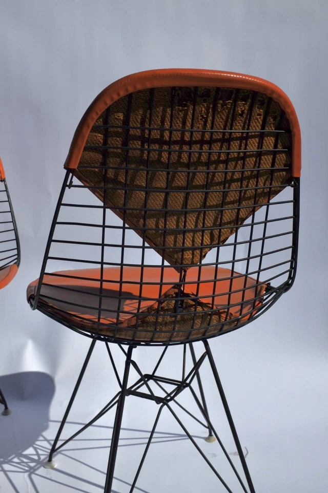 Sillas de bikini Charles Eames DKR-2 Eiffel 1964 tercera generación 4, negras y naranjas Foto 3 de 4