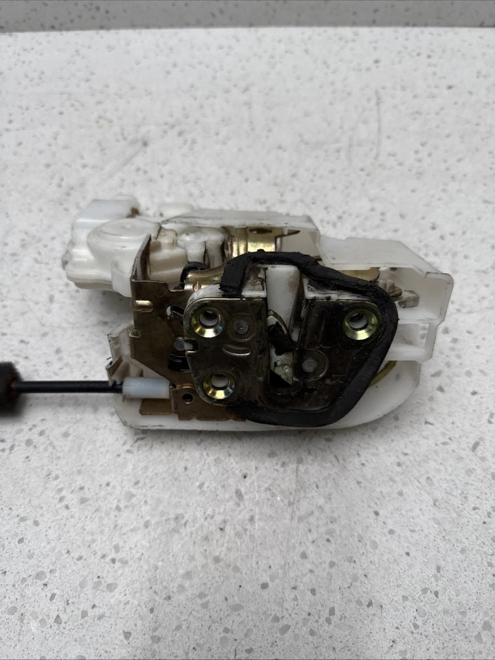 Actuador de pestillo de cerradura de puerta delantera derecha Nissan Frontier 2011 fabricante de equipos originales Foto 3 de 4