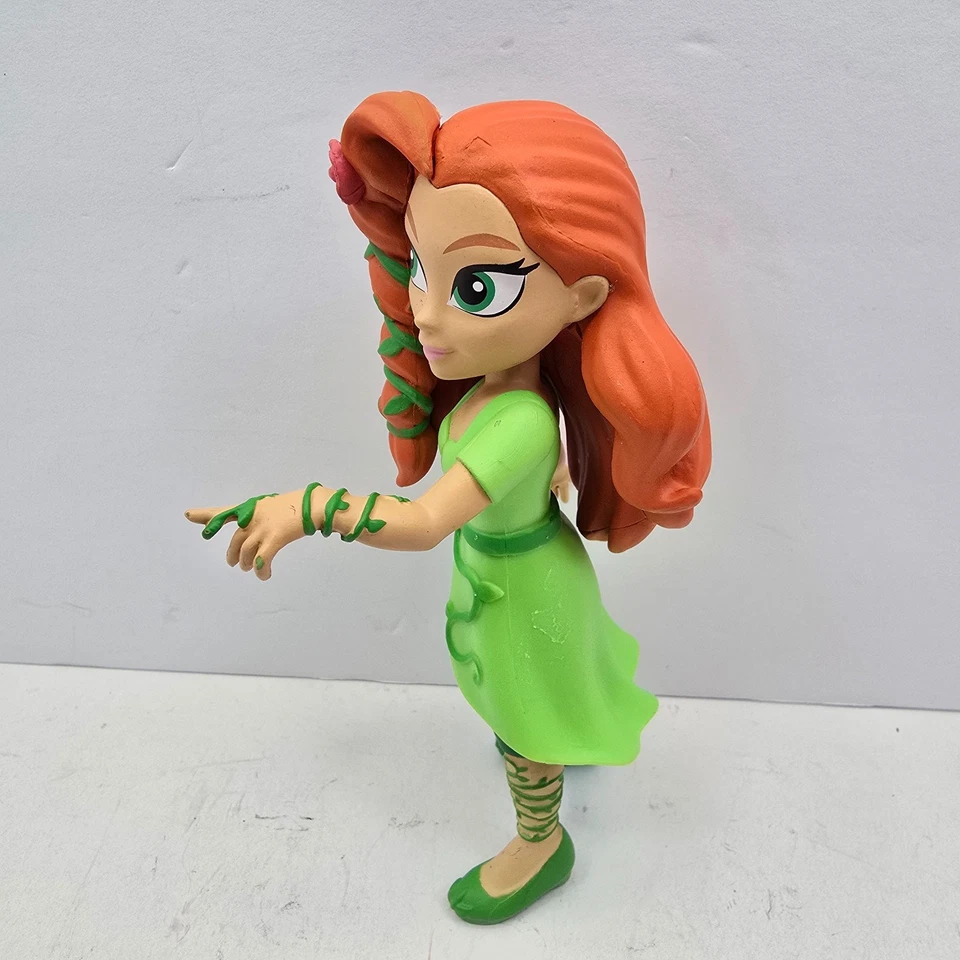 DC Super Hero Girls Poison Ivy Rock Candy 5" Figura Vinilo Trenza de Pelo Juguete Verde Foto 3 de 4