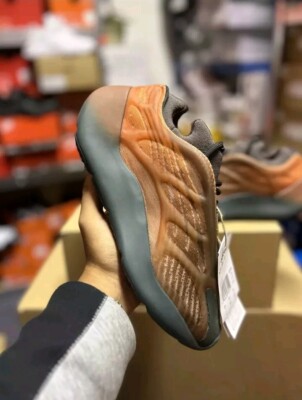 Adidas Yeezy 700 V3 Copper Fade Sneaker Schuhe Neu mit Karton Größe UK 9,5 Herren GY4109 