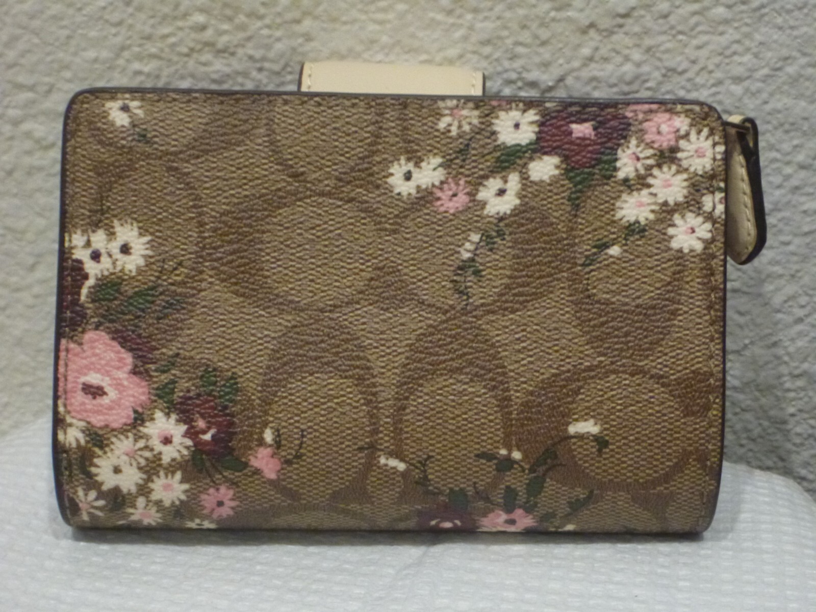 Coach Medium Corner Zip Wallet in Signature Evergreen Floral C3773 image 2