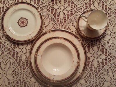 Lenox 'Highland Crossing' 5 piece service for 8 brand new in box/sleeves