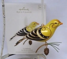 Hallmark Ornament The Beauty of Birds #4 Goldfinch 2008 Pine Needles & Pinecone