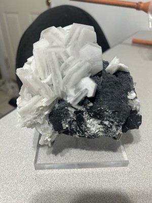 Natural Sandwich Calcite U/V Reaction Crystal Specimen
