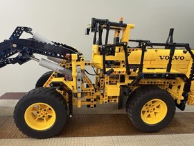 LEGO Technic 42030 Volvo L350F Wheel Loader - Working - Read Description - As Is