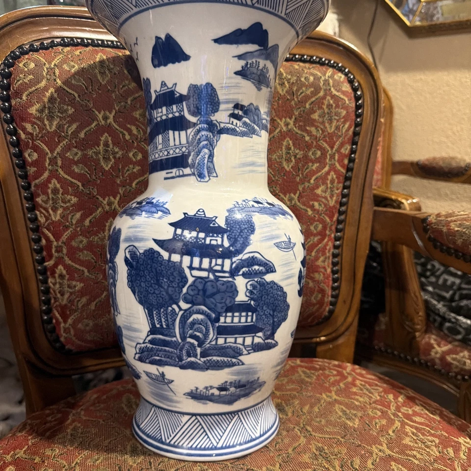 "Florero de piso grande vintage de 17"" de alto azul cobalto y blanco floral con desplazamiento" Foto 2 de 4