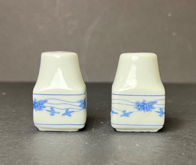 MINI Porcelain SALT & PEPPER SHAKER 1-1/2'' Delftware Blue Flower Print w Stopper