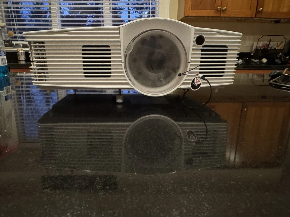 Proyector doméstico de corto alcance Optoma GT1080 Darbee 1080p DLP Foto 3 de 4