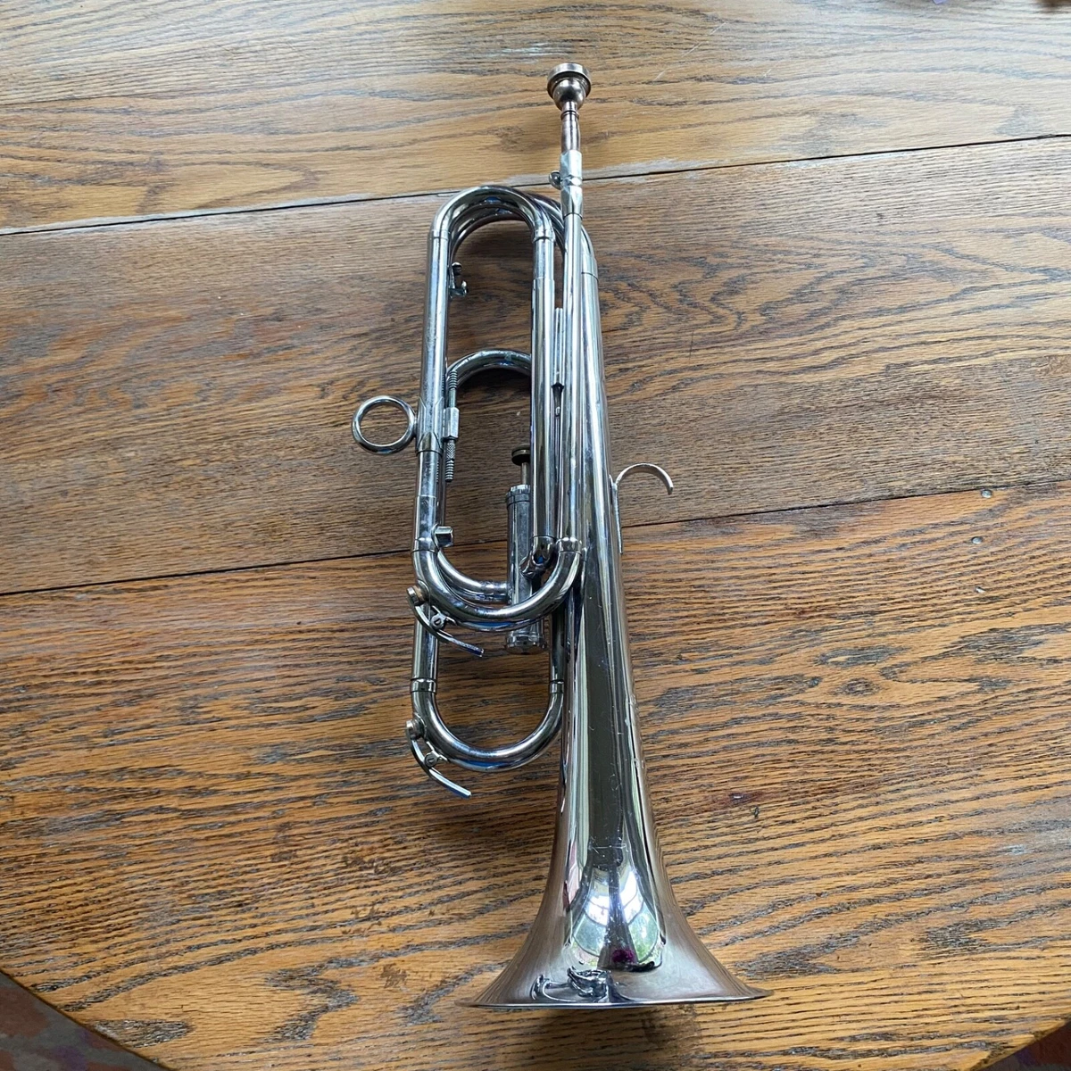 Single sale valve bugle