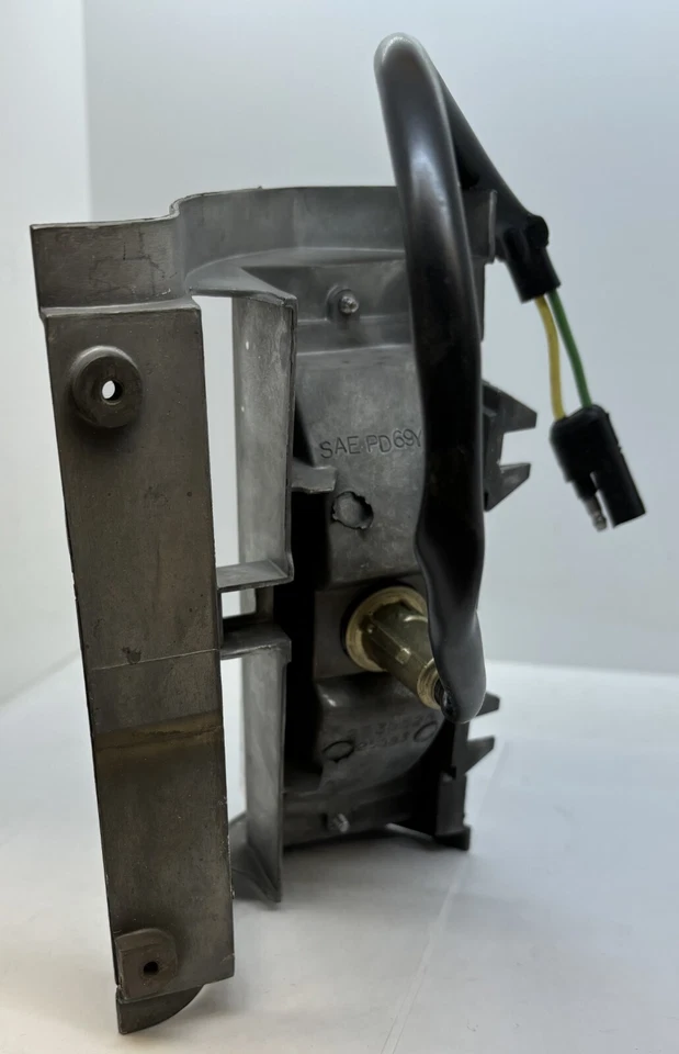 Chrysler Imperial 1969 conjunto de lámpara de estacionamiento delantera derecha 2930912 nuevo en stock Foto 3 de 4