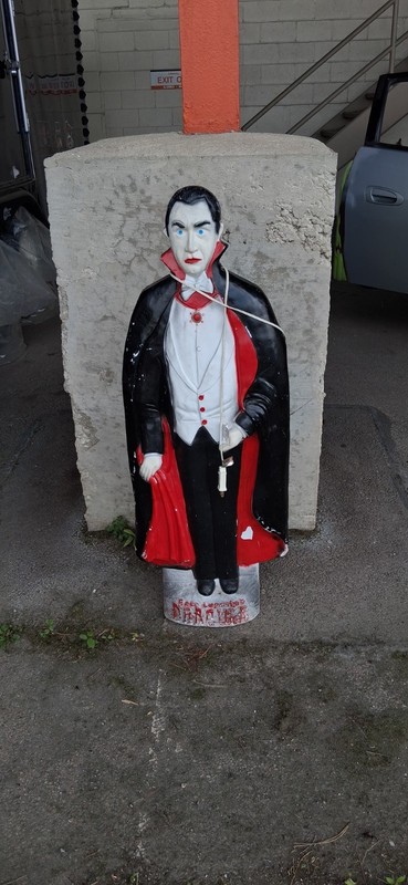 Vintage BELA LUGOSI Dracula Don Featherstone Halloween Lighted Blow Mold 