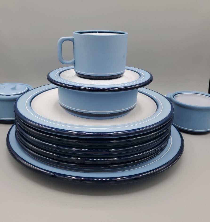 35 PIECE ARITA GENESIS BLUE DINNER & Salad PLATES BOWLS Cups