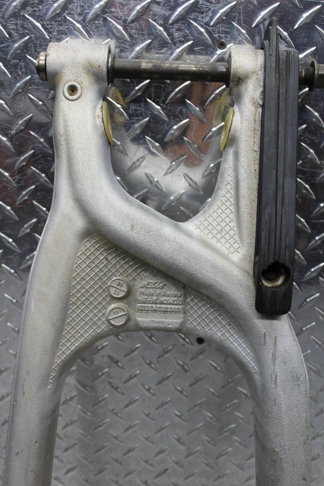 KTM 450 XC-F 2009 basculante trasero brazo oscilante suspensión 77304030044 Foto 2 de 4