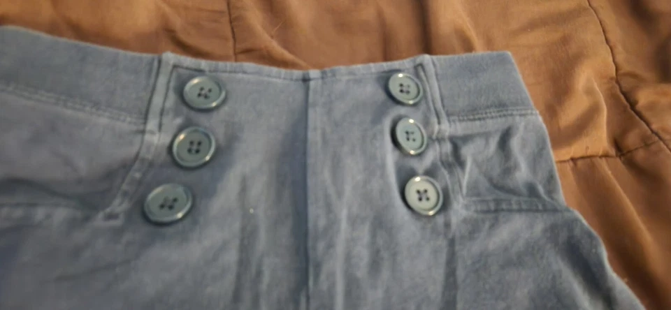 Pantalones Gymboree de segunda mano para niñas negros talla 5 con botones (LS) Foto 3 de 4