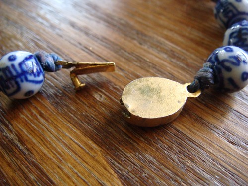 ANTIKE CHINESISCHE HANDBEMALTE HANDGEKNÜPFTE PERLENKETTE GOLD PLATTENVERSCHLUSS - Bild 7 von 7