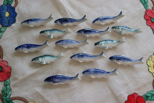 Set of 14 Vintage Blue Ceramic Fish Figurines Chopstick Rests - Picture 1 of 6