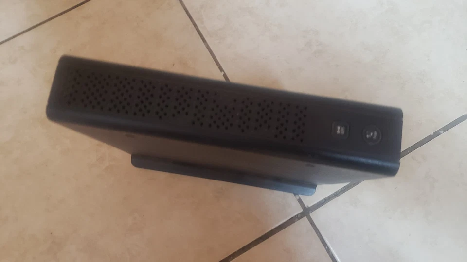 Xfinity Cisco DPC3941T XB3 Dual Band WiFi High-Speed Modem & Router - Image 2 of 4