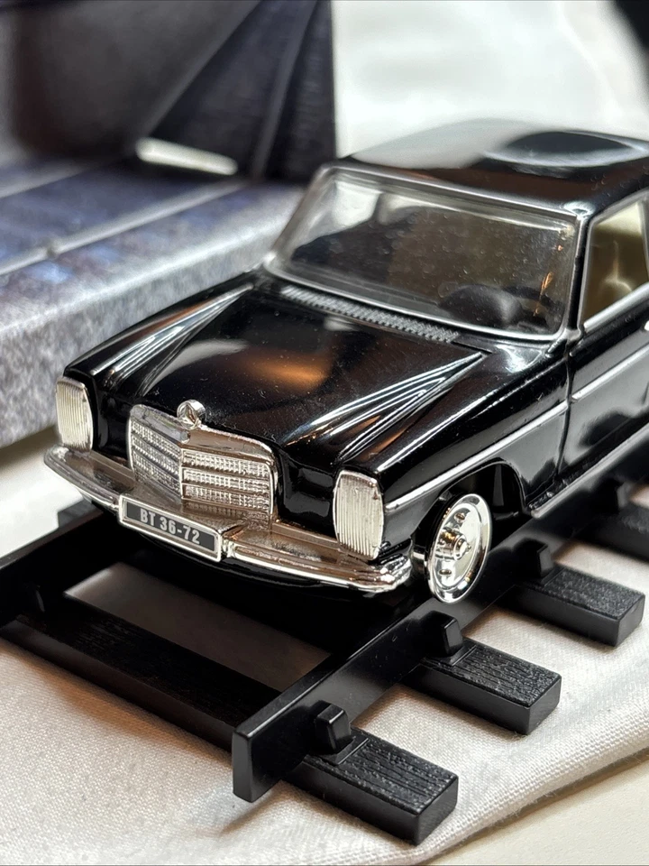 Corgi The Definitive Bond Collection Mercedes Saloon 05701 Octopussy - Image 3 of 4