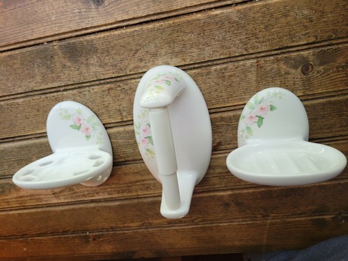 VTG Porcelain Ceramic Bathroom Fixtures Soap, Toothbrush, Toilet Paper Holder - Picture 3 of 12