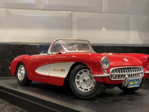 Burago 1/18 Chevrolet Corvette 1957 - Picture 9 of 11