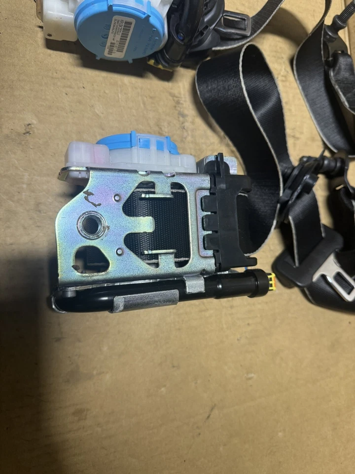 Par de cinturones de seguridad delanteros Mercedes Benz Gla 250 2014-2020 OEM Foto 2 de 4