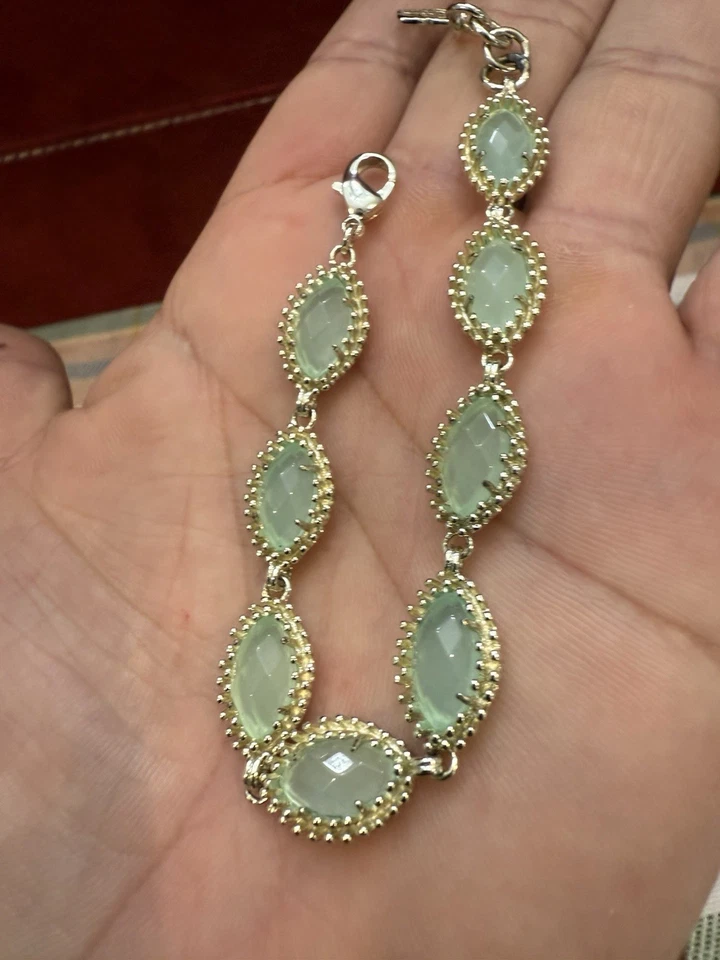 Pulseira Kendra Scott Jana tom dourado verde claro calcedônia em perfeito estado marquesa  - Imagem 2 de 4