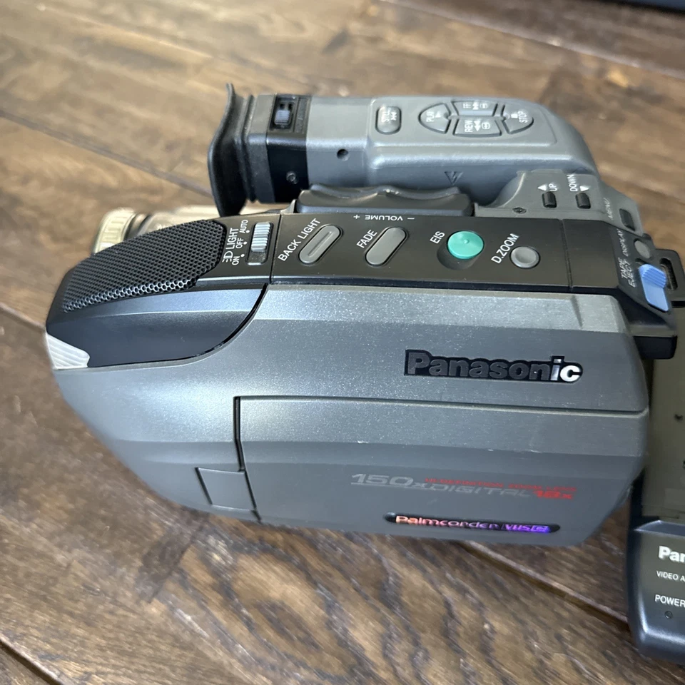Panasonic PV-L680D Palmcorder Digital VHS-C 150x 18x Untested Comes W/Charger - Image 2 of 4