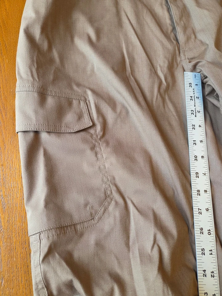 Under Armour Khaki Tan Cargo Pants Tactical Ripstop Hiking Loose Mens Size 40x32 - Image 3 of 4