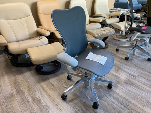 كرسي مكتب Herman Miller Mirra 2 - قاعدة ألومنيوم نموذج قابل للتعديل للغاية
