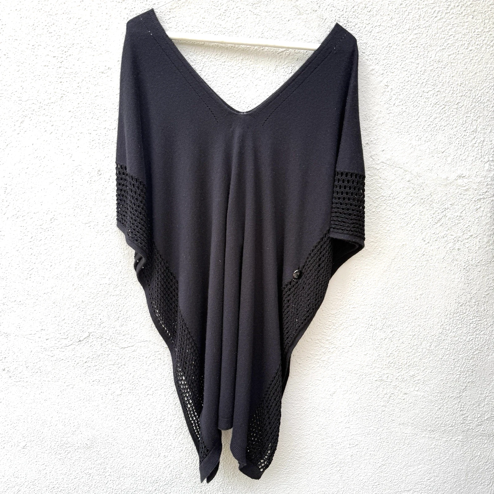 NWT Escada Silk Cashmere Poncho Wrap Black Buttons Woven Sides Very Soft