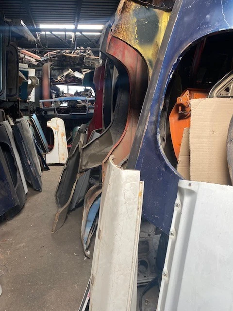 HOLDEN HQ KINGSWOOD LEFT HAND FRONT GUARD FENDER PRETTY GOOD CONDITION HOLDEN - image 4 of 4