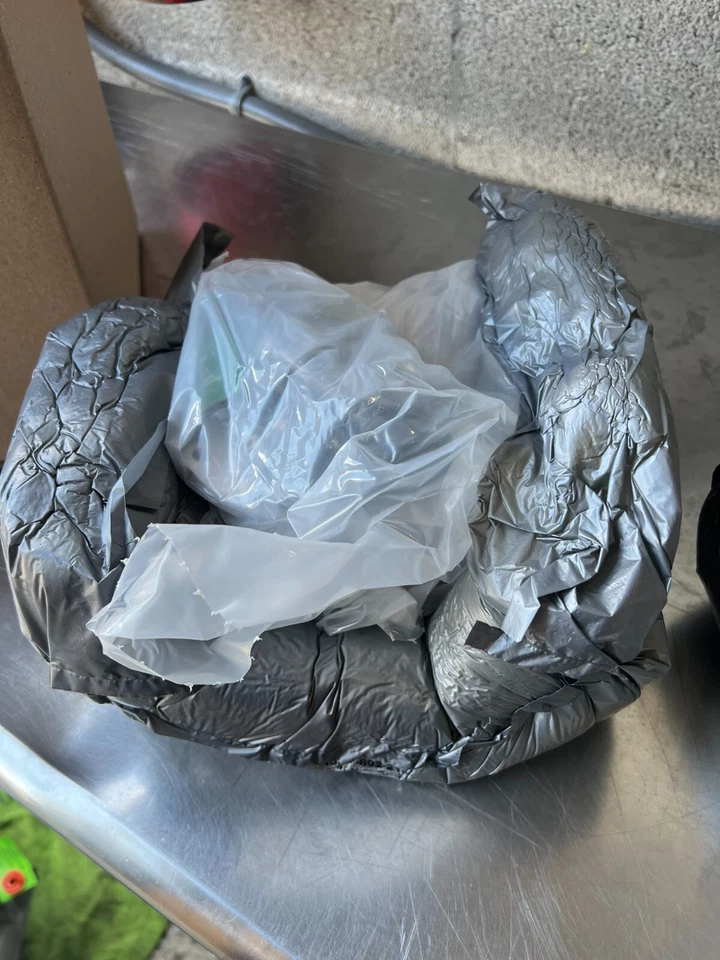 NUEVO ENFRIADOR DE ACEITE ORIGINAL FORD - 6.0 Diesel - 3C3Z-6A810-A reemplaza 3C3Z-6A642-CA Foto 4 de 4