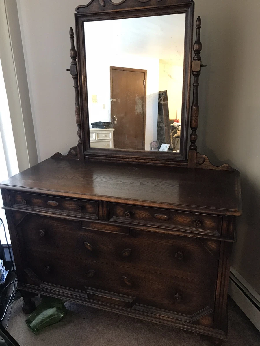 Old vanity 2024 dresser with mirror