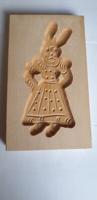 Holzmodel Osterhasenfrau
