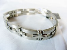 Titanium link bracelet 9" with "cross" links