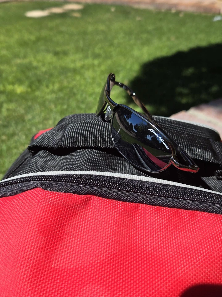 Спортивная сумка Kevin Harvick с солнцезащитными очками Kevin Harvick - Изображение 3 из 3