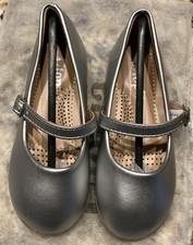 New Utopia by NOVA Footwear Toddler Girls Size 8 Silver Ballet Flat with Strap