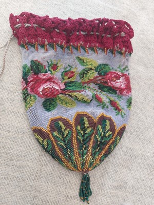 Schöne Vintage Abendtasche mit Glasperlen Rosen Kordelzugbeutel