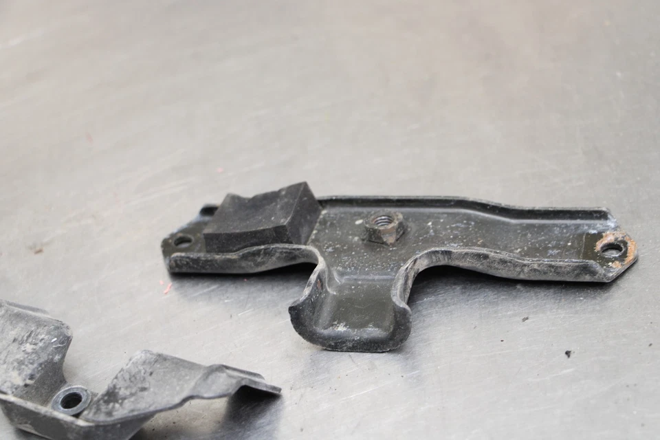 04-06 KAWASAKI Z1000 GAS TANK FUEL CELL PETROL RESERVOIR BRACKET MOUNT Foto 4 de 4