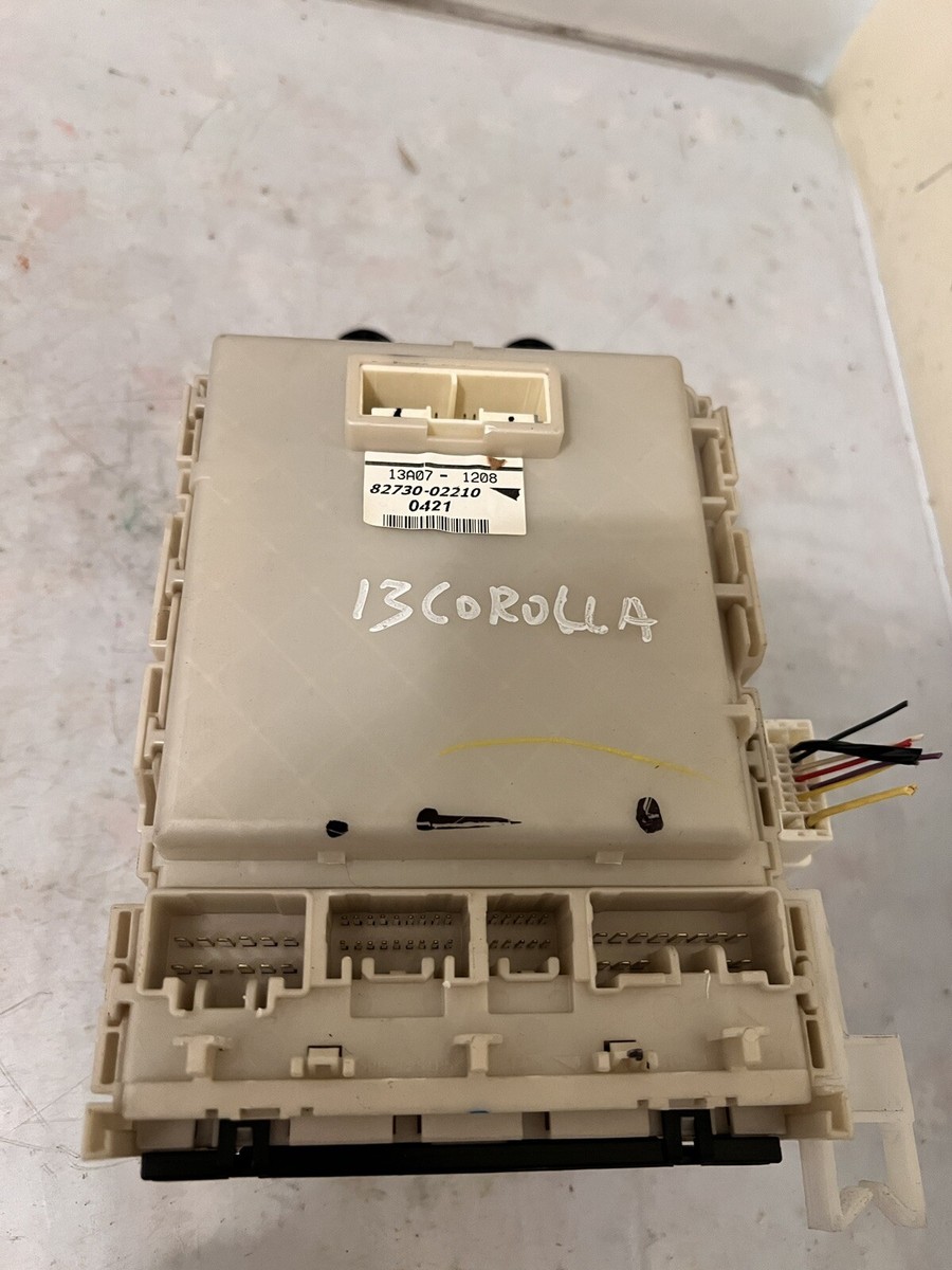 2013 Toyota Corolla Fuse Box Junction Module OEM 8273002210