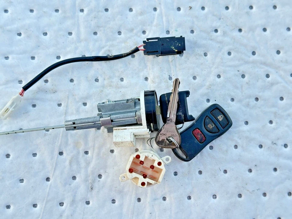 2009-2012 SUZUKI EQUATOR ignition SWITCH LOCK W/KEY OEM - Image 4 of 4