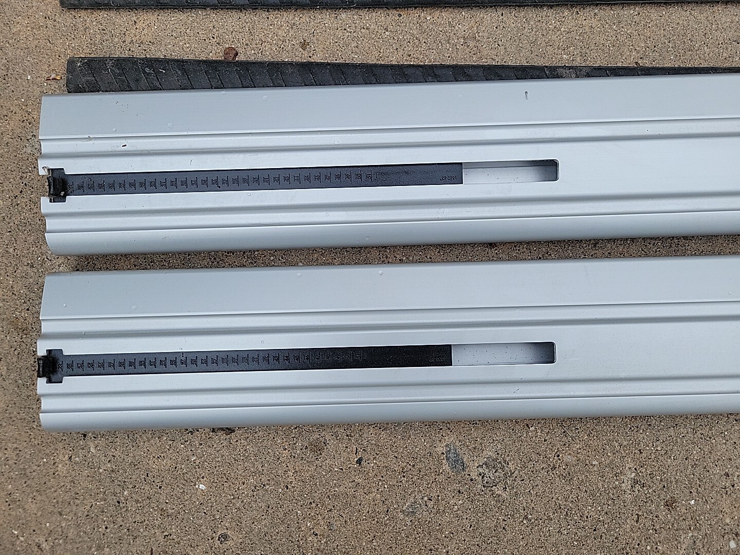 Thule ARB53 Aeroblade 53" Roof Rack Bars (set of two) Excellent used