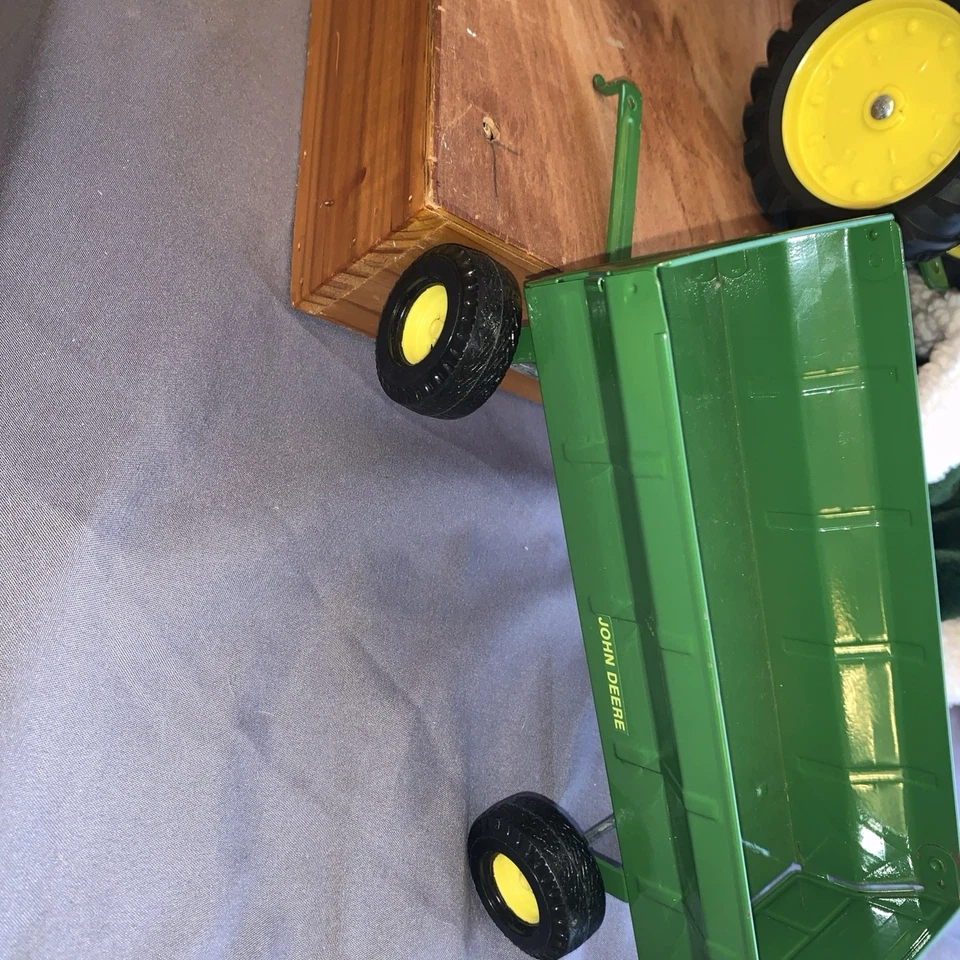 De colección. Juego de 3 tractores de juguete John Deere equipo agrícola escala 1/16 PristineDIE-CAST  Foto 4 de 4