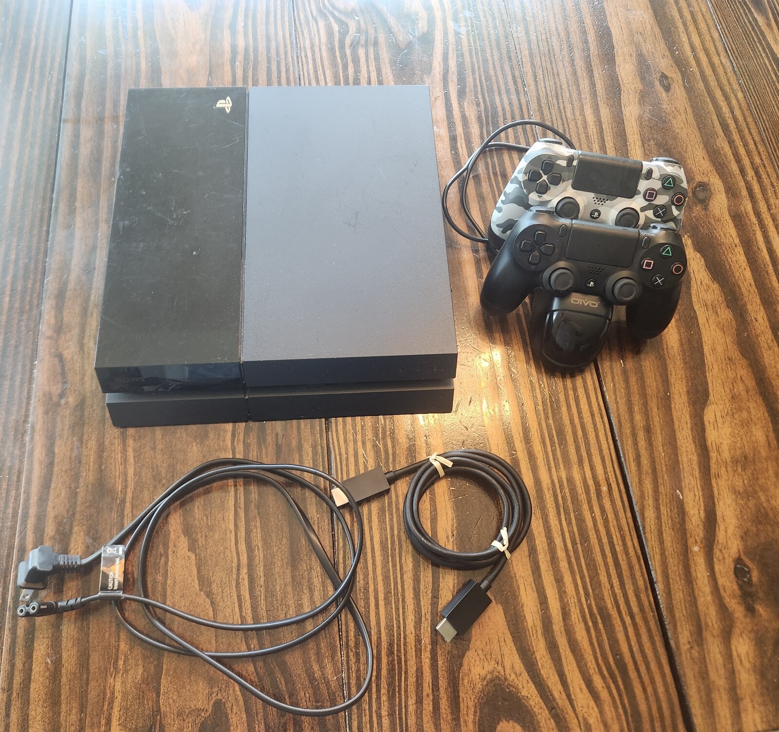 Sony PlayStation 4 Console Controllers & Dual Charging Dock Bundle