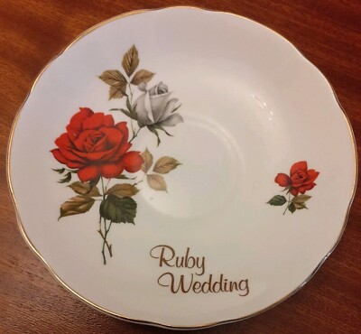 Rubin Hochzeit Fine Bone English China Untertasse mit roten Rosen