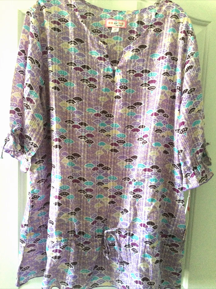 NWT Koi Scrub Top Purple Blue Shell Fan Shapes V-Neck 3/4 Ruffled Sleeves 3X - Image 2 of 4