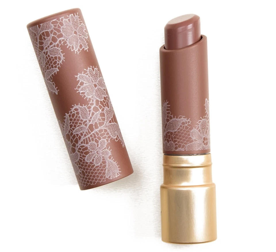 Batom Too Faced Natural Nudes cor intensa manteiga de coco - Throwin' Suede - Imagem 2 de 4