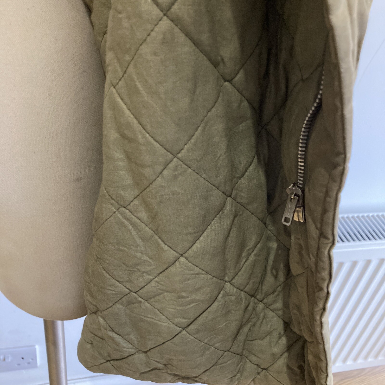HUTCHTEX VINTAGE KHAKI OUTDOOR JACKET, SIZE 46, NEEDS TLC, FILM/THEATRE/TV? 10
