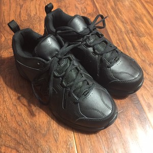 extra wide cross training shoes