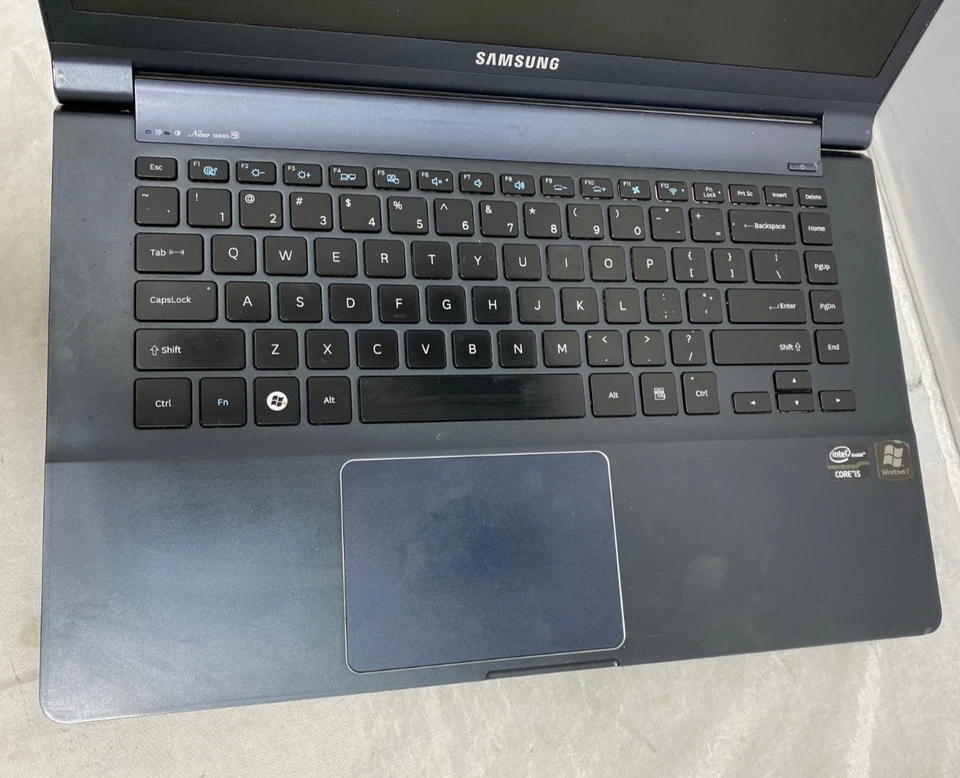 Samsung NP900X4C Core i5-3317U 1.7 Ghz 8 GB RAM 120GB SSD, Win 10 Home 900X Foto 4 de 4